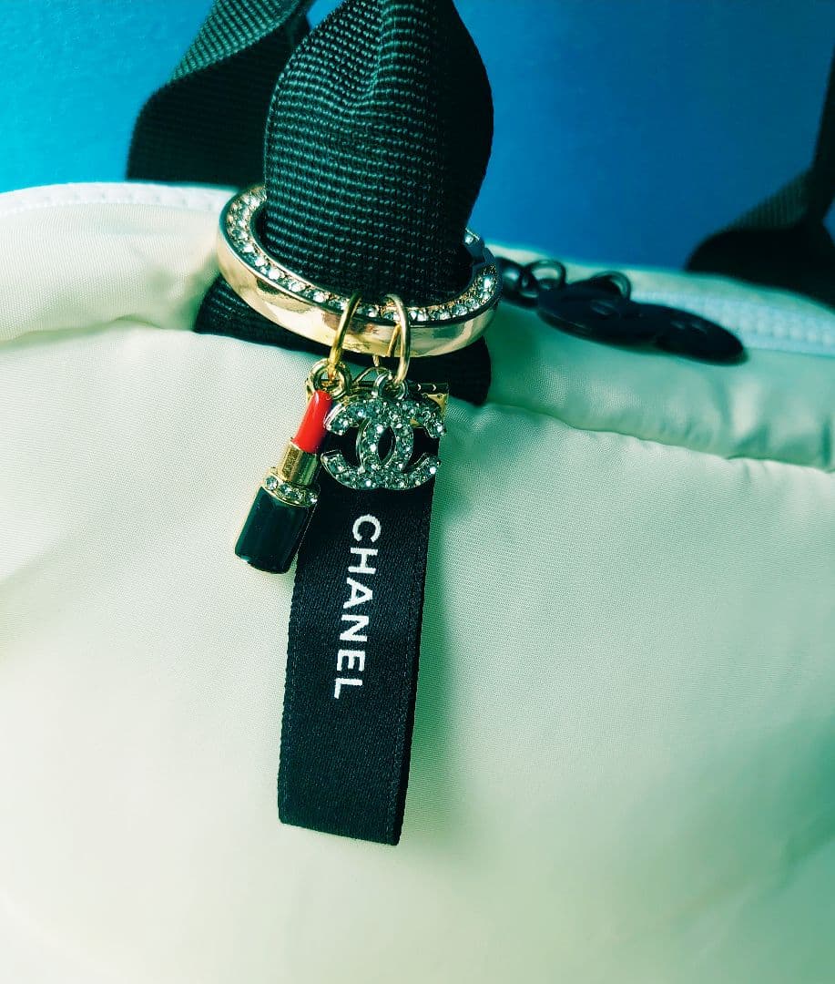 CHANEL　ノベルティ　ジッパー可愛いココマーク 　ホワイト☆バック