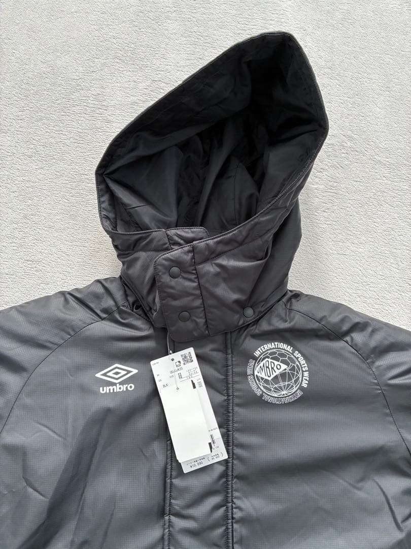 Umbro アンブロ　サッカー ベンチコート 黒　サイズ130