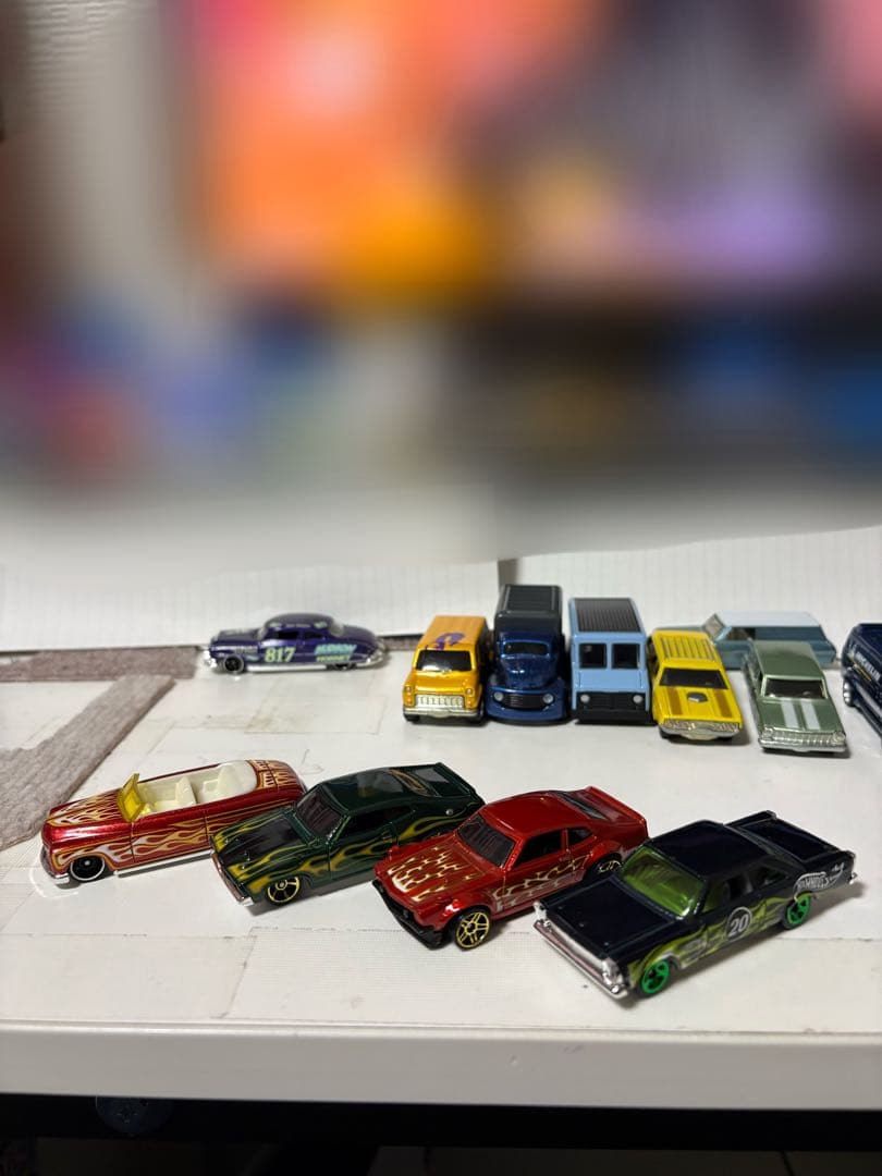 ホットウィールミニカー ボディ柄・ステッカー付きの車 16台セット品