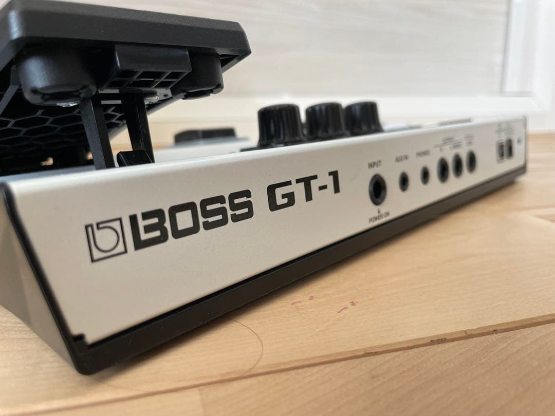 美品　限定カラー　BOSS GT-1 ホワイト　教則本付