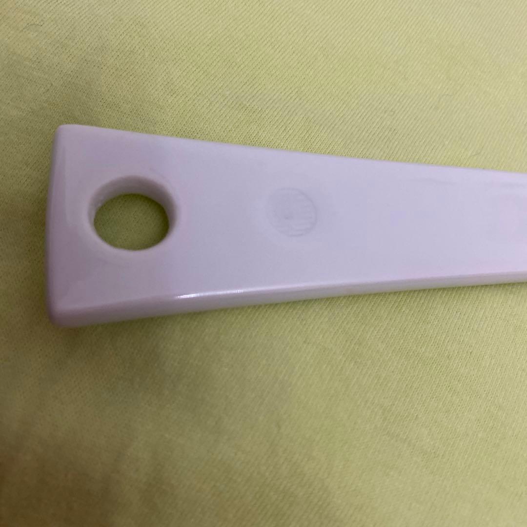 陶器製しゃもじ 青い花と赤い円デザイン　おしゃれなしゃもじ