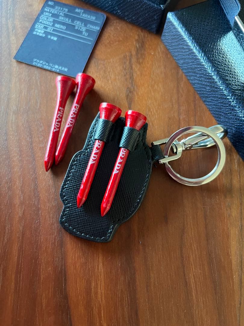 PRADA ゴルフティー刺しキーホルダー