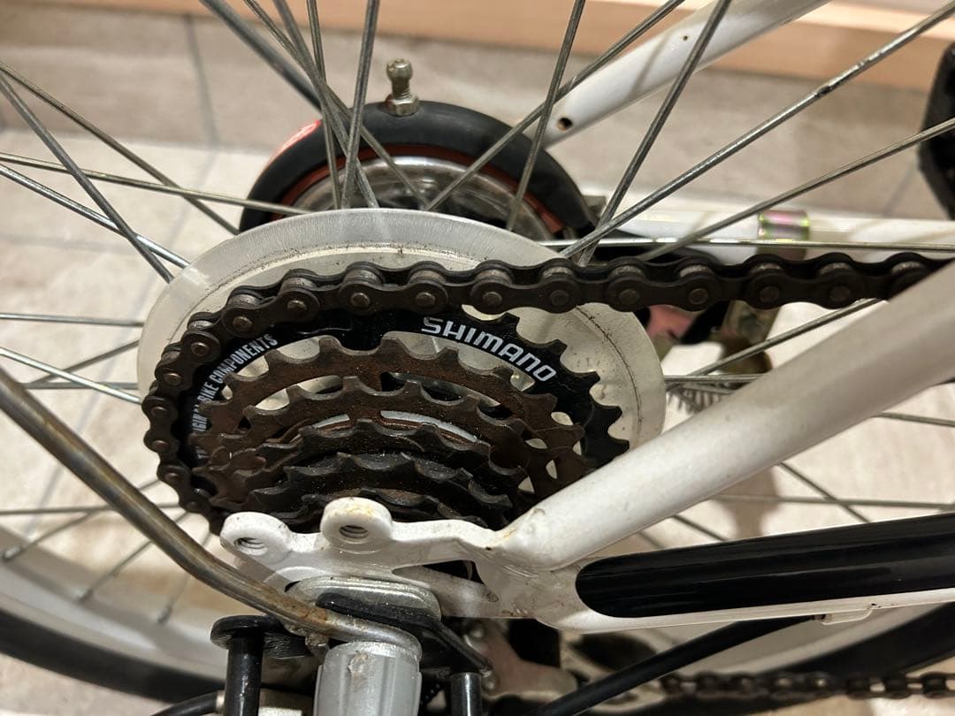 6段ギア変速付き折りたたみ自転車 ホワイト