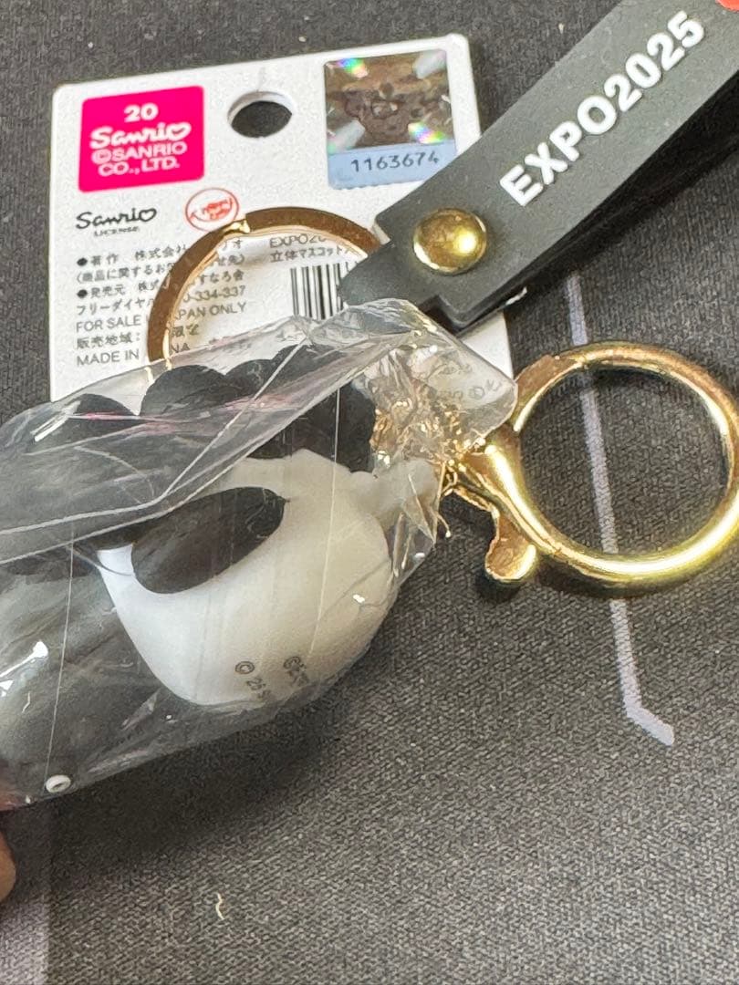 万博　黒 ミャクミャク　サンリオ コラボ　ポチャッコ キーホルダー 会場限定