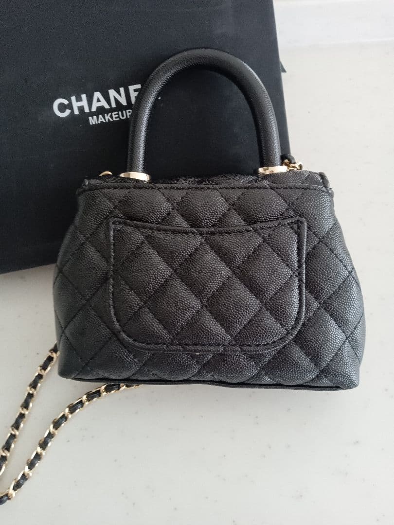 CHANEL ブラックレザーショルダーバッグノベルティ