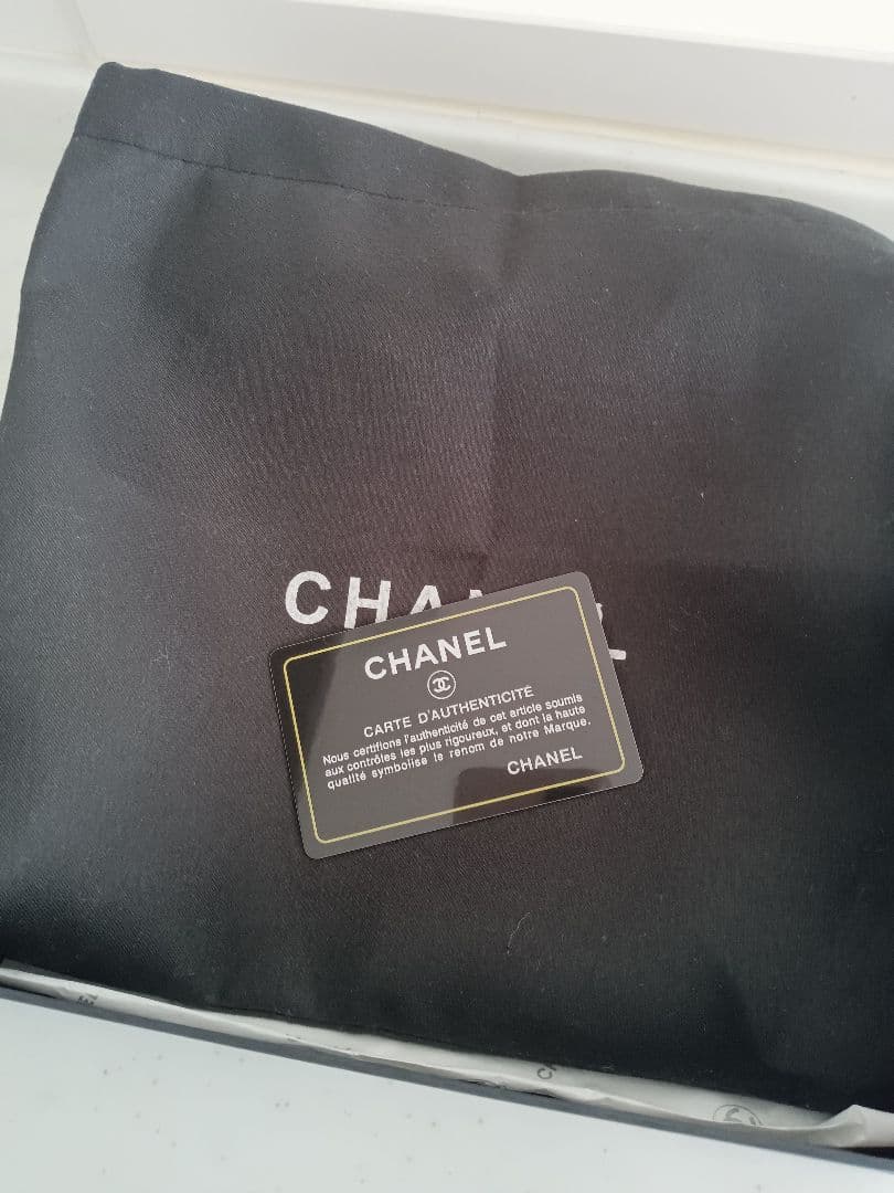 CHANEL ブラックレザーショルダーバッグノベルティ