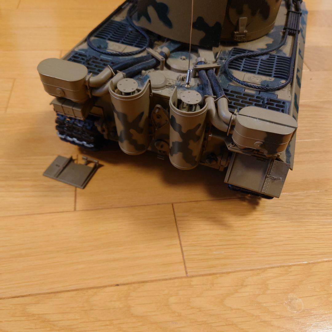 TIGER I 迷彩ラジコン戦車 1/16フィギュア付き　ジャンク品　箱付き
