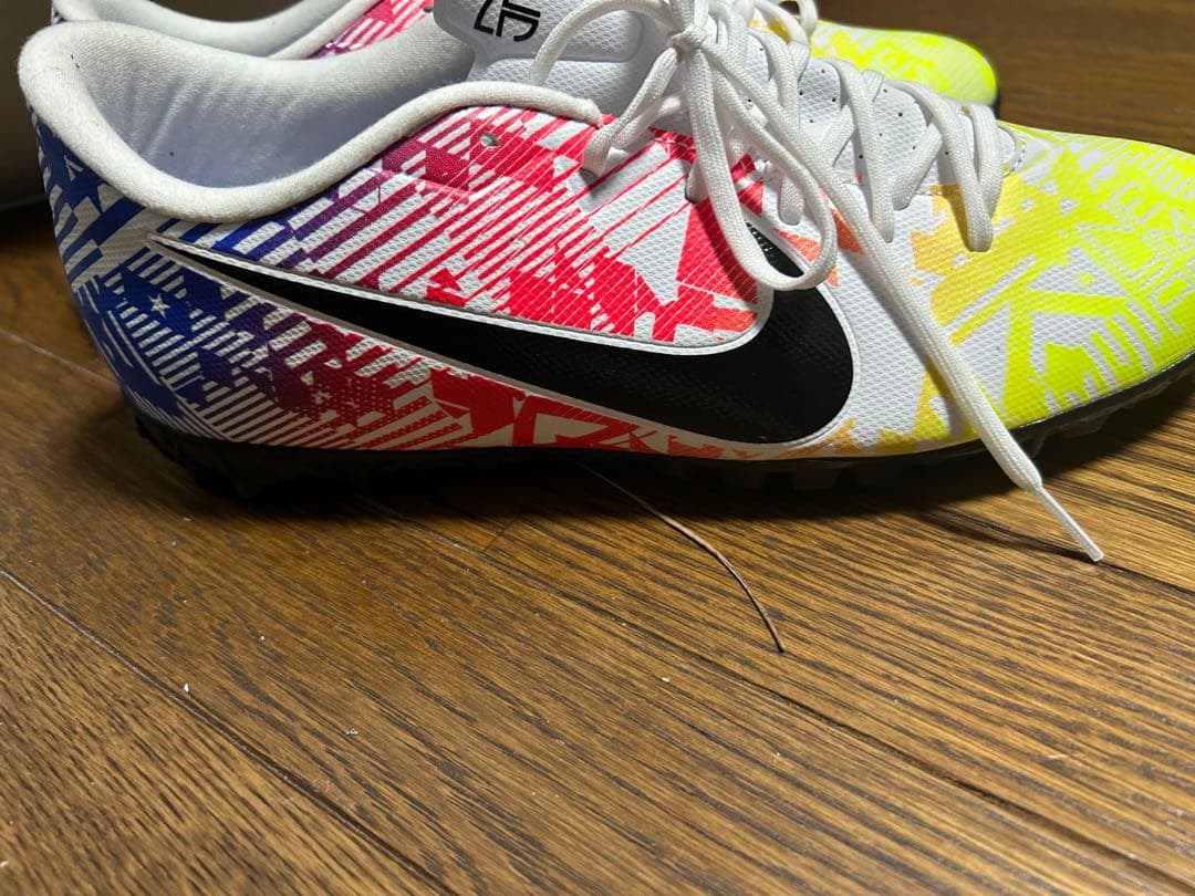 ネイマール　フットサルシューズ