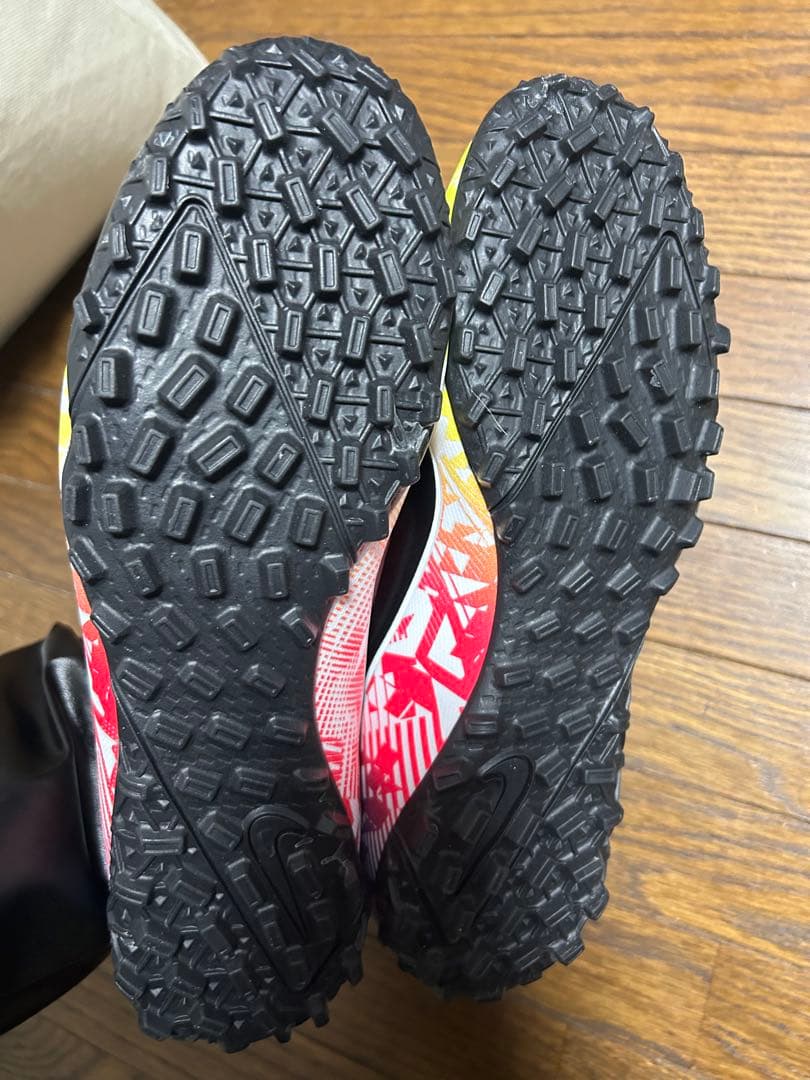ネイマール　フットサルシューズ