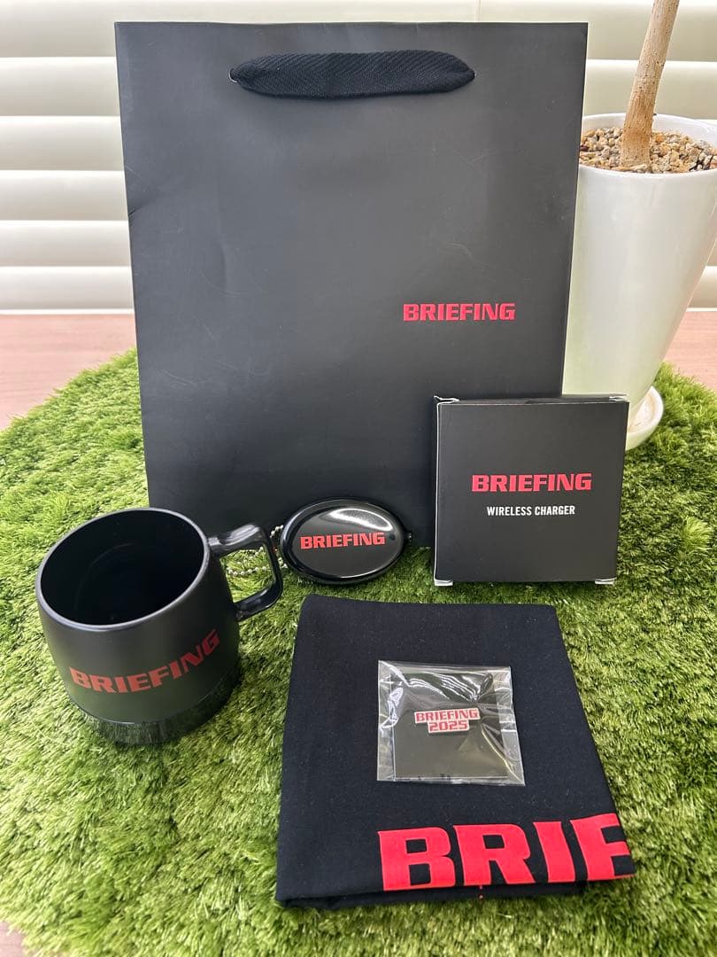 BRIEFING ノベルティセット コップ バッチ ケース バンダナ 充電