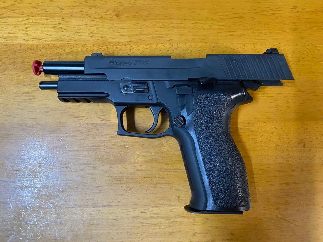 SIG SAUER P226 E2 ガスガン ブラック マガジン付属