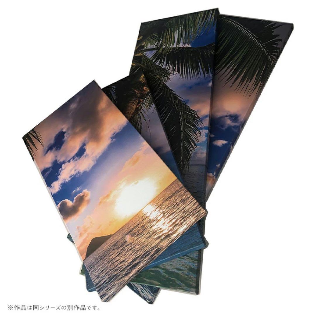 フォトパネル Surfboard on the beach at sunset