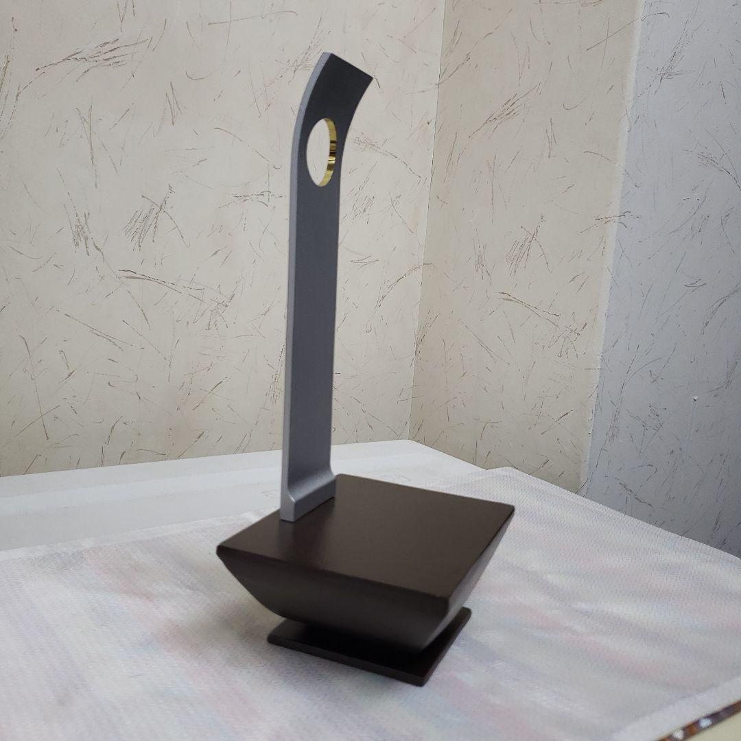 蔵出し特価モダン飾り台金属製２６cm　１３×１０cm　約2,5kg