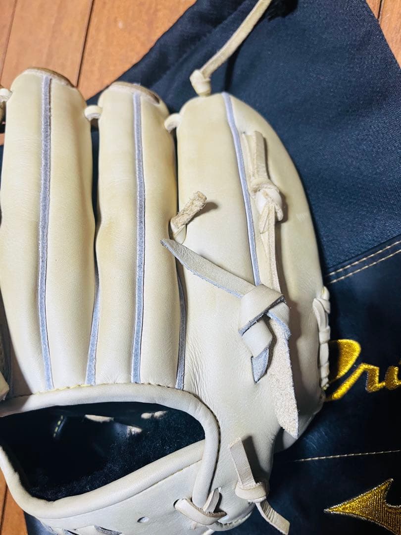 Mizuno Pro 硬式グローブ 22モデル投手用 クリーム色 収納袋付き