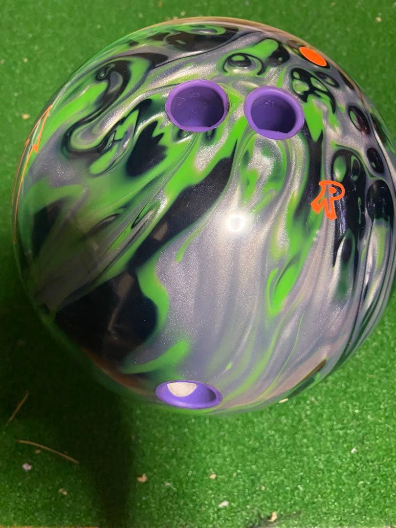 Radical Zig Zag ボウリングボール　15ポンド