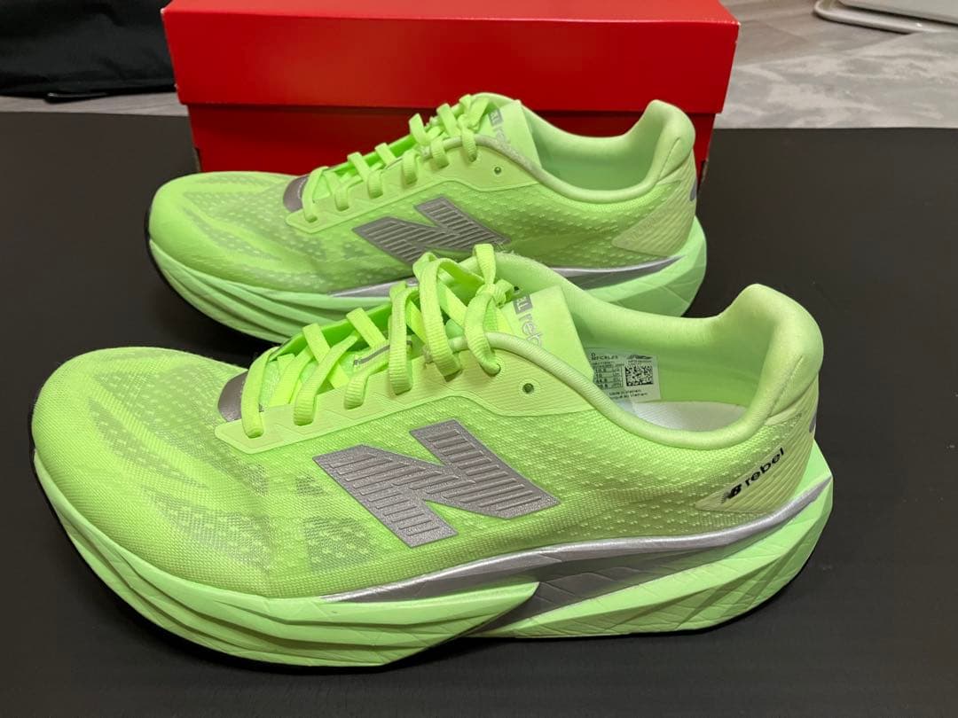 【限定】New Balance FuelCell Rebel v5 28.5cm