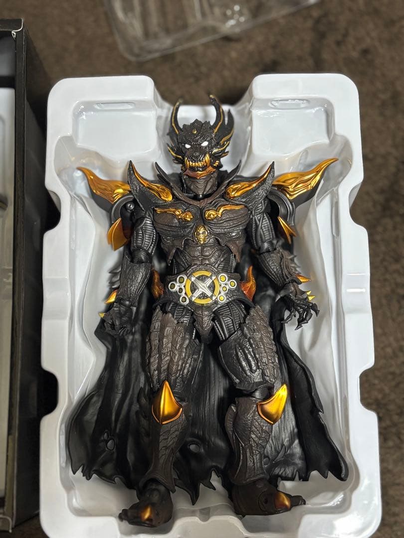 GARO真骨頂 真骨彫製法 暗黒騎士キバ 牙狼　フィギュアーツ