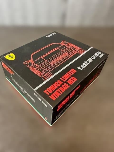 【未使用・TOMYTEC】フェラーリ テスタロッサ（後期型）（赤）