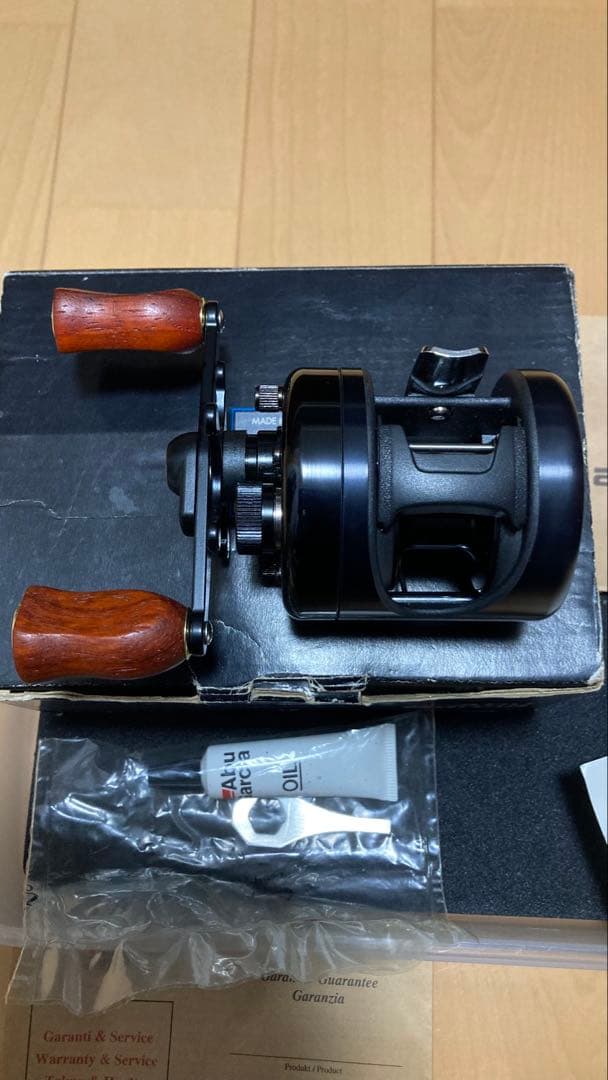 アブ　Black Max 1600C アブ　ハンドルウッドカスタム　未使用