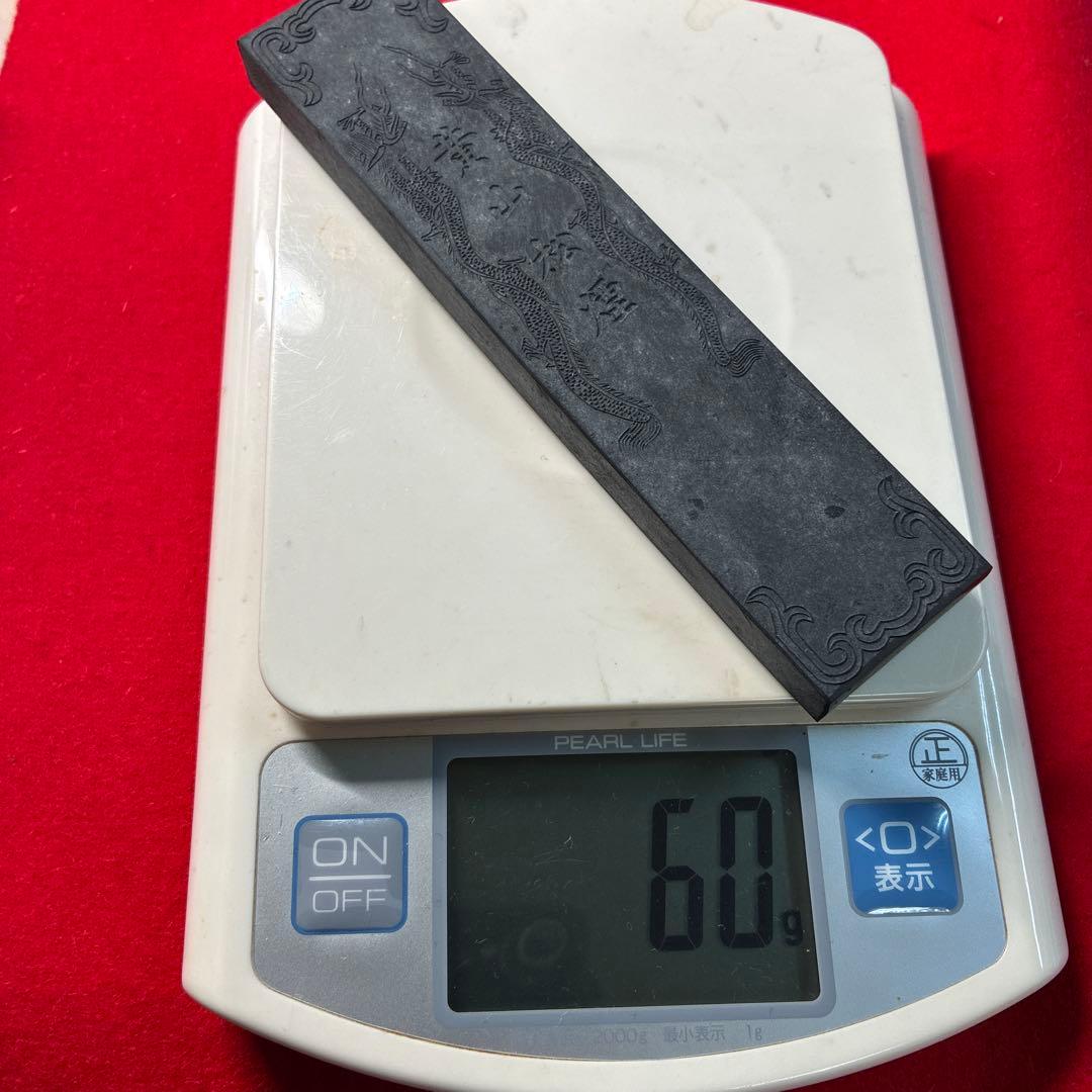 古墨 黄山松煙 双龍図 徽歙老胡開文方南唐李廷珪造 大巻松煙13mm 60g