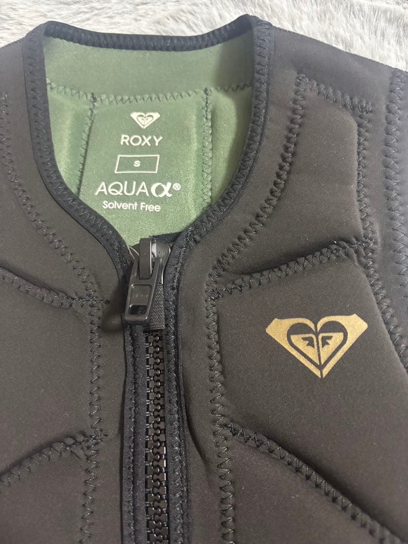 ロキシーROXY ノースリーブウェットスーツベストAQUAα Sサイズ