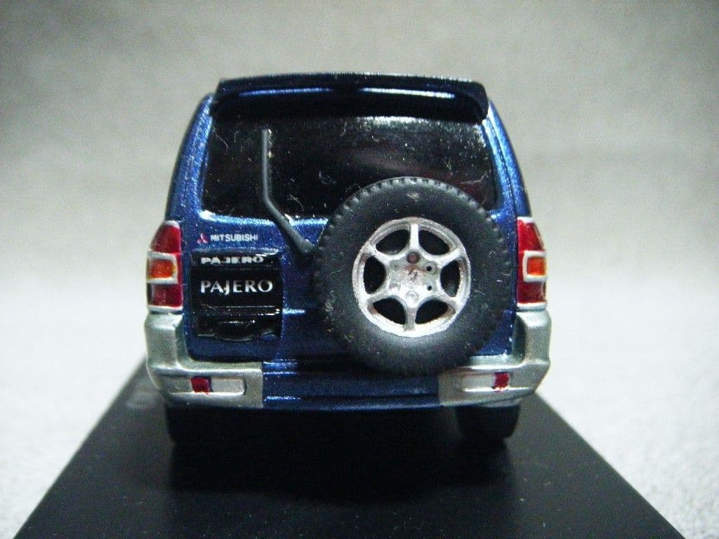 1/43京商ポリストーン製 PAJERO ミニカー ケース付き