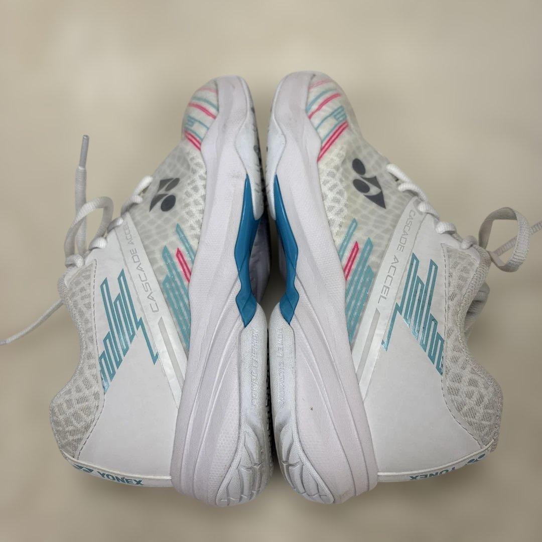 YONEX バドミントンシューズ　カスケードアクセルミッド　25.5センチ