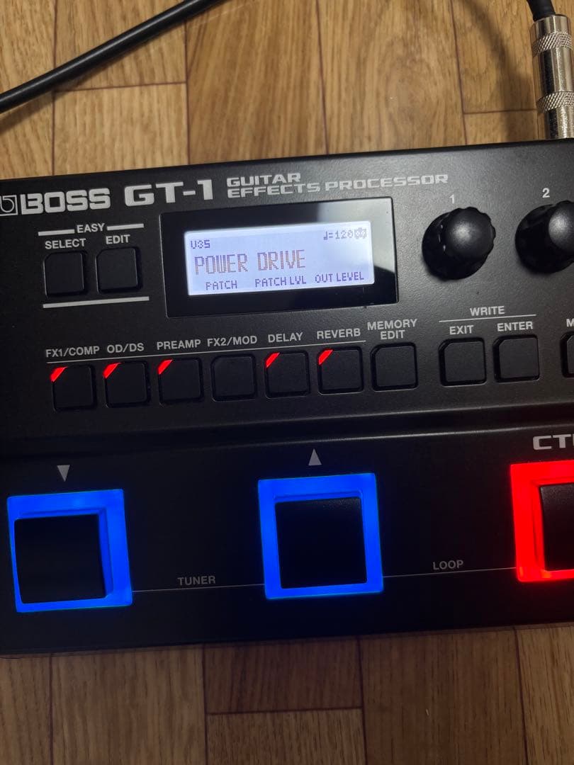 BOSS GT-1 ギターエフェクター　公式アダプター、教科書、カポ、弦2つ付き