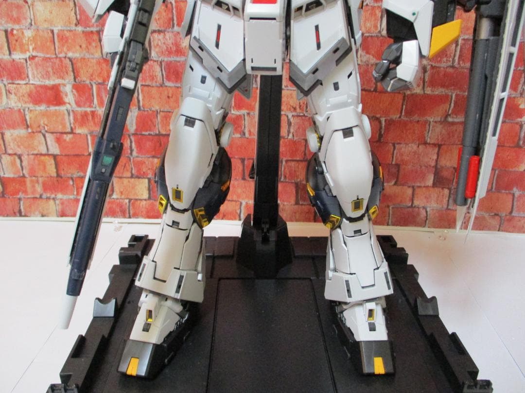 PGU 1/60 νガンダム ＋ LEDユニット 完成品