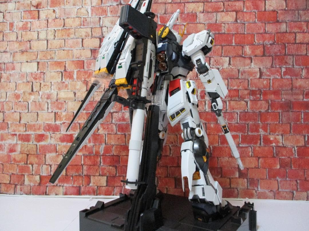 PGU 1/60 νガンダム ＋ LEDユニット 完成品