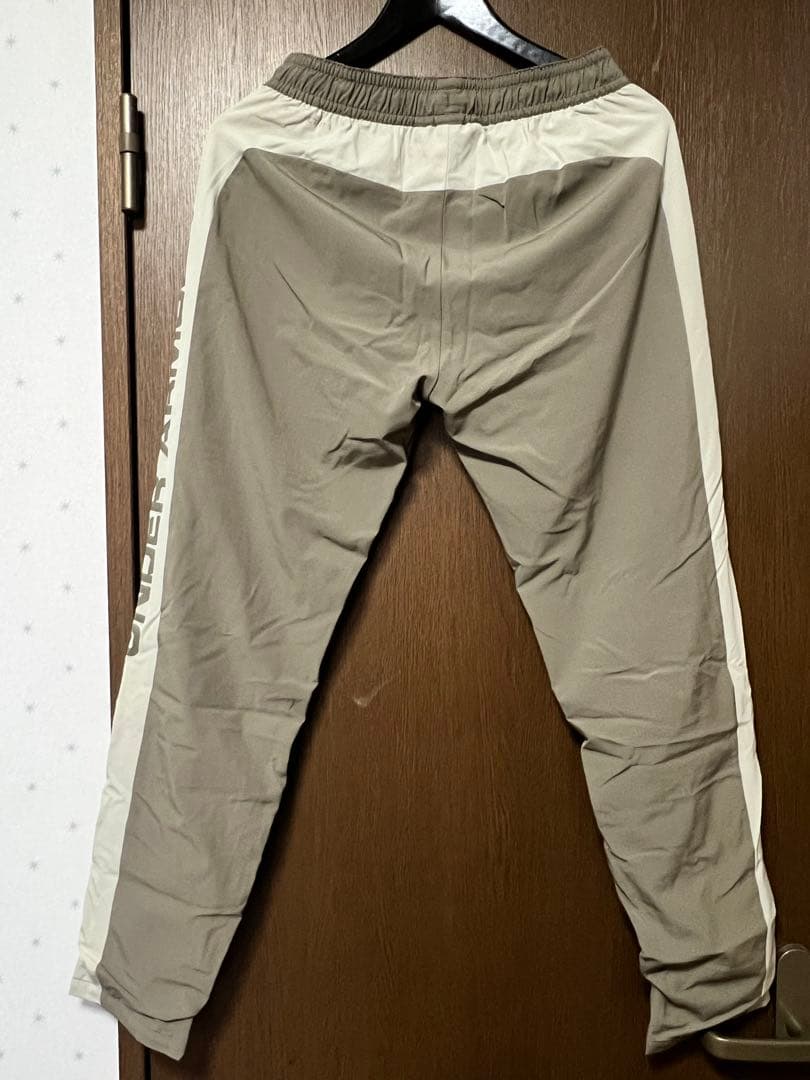 UNDER ARMOUR フード付きジャケット トラックパンツ ベージュ