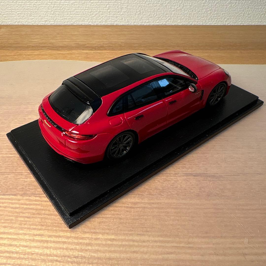 スパーク　ポルシェ　パナメーラ　スポーツツーリスモ　1/43 ミニカー　レッド