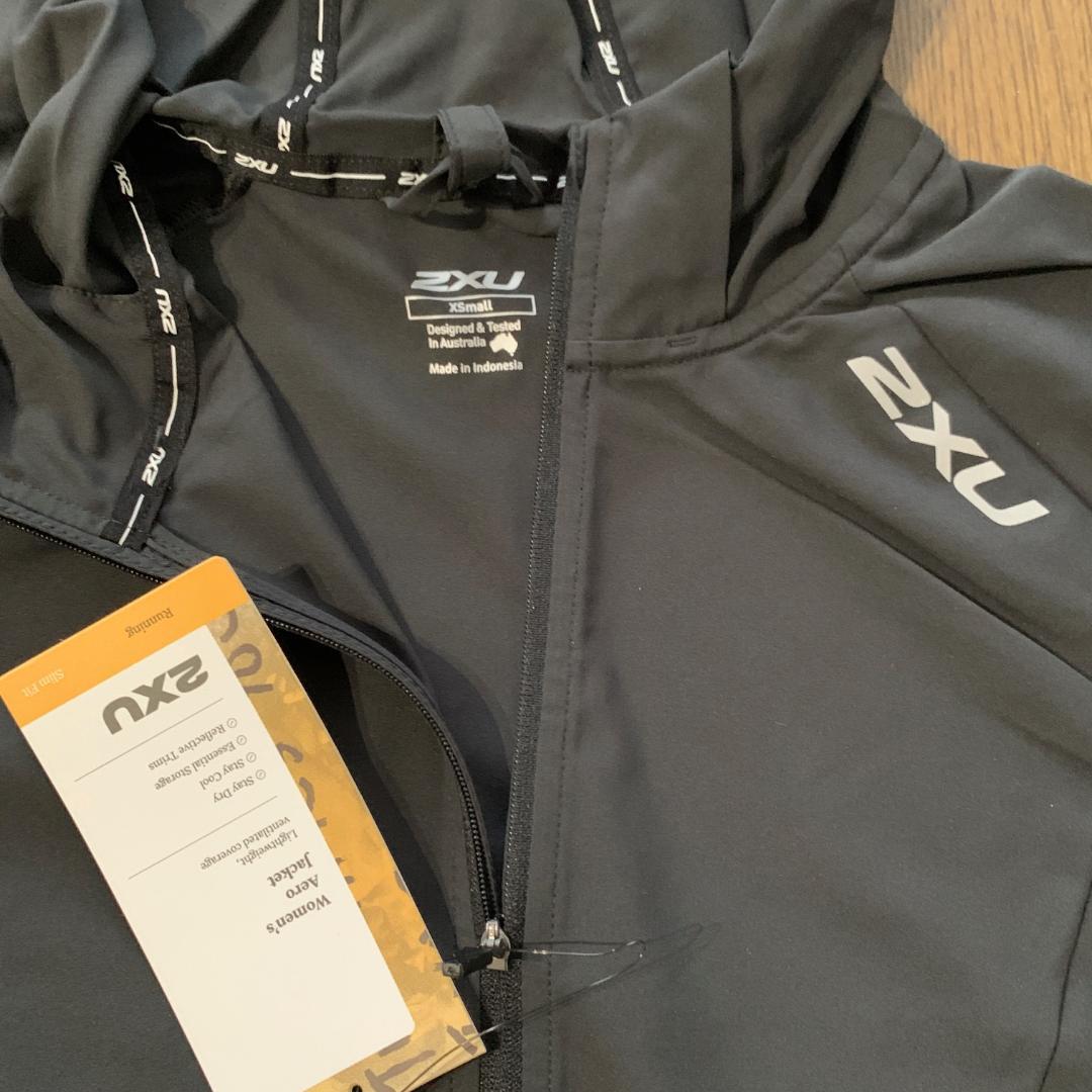 ２XU　エアロジャケット　ランニングジャケット　レディースXS　ブラック