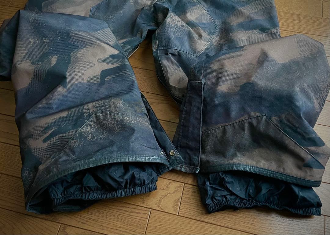 VOLCOM GORE-TEX 迷彩柄スノーボードパンツ
