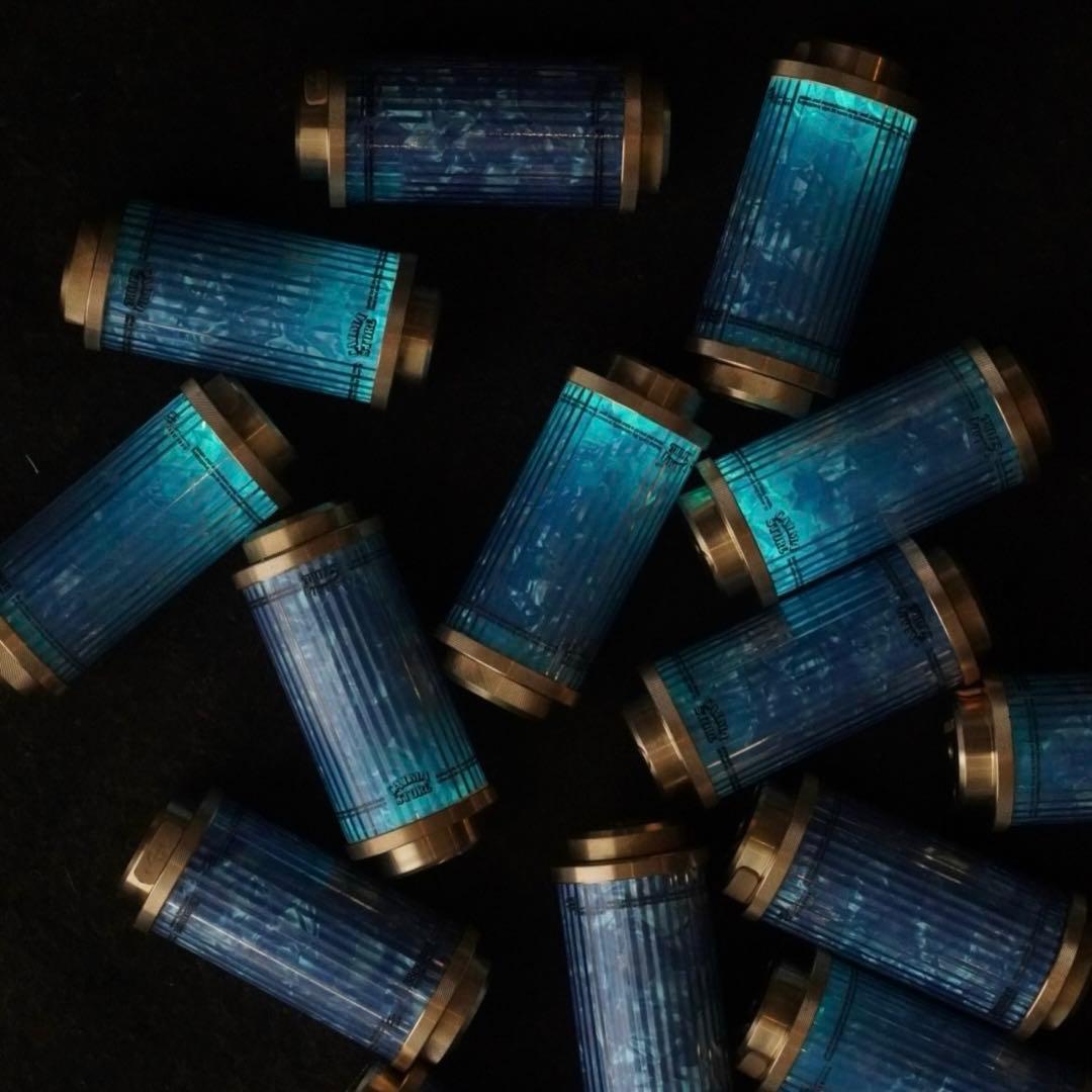 ライト・ランタン 38kt Rich celluloid Majorelle Blue