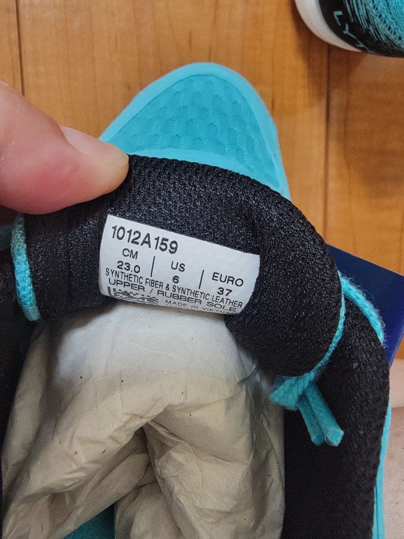 未使用品 asics LYTERACER 23cm