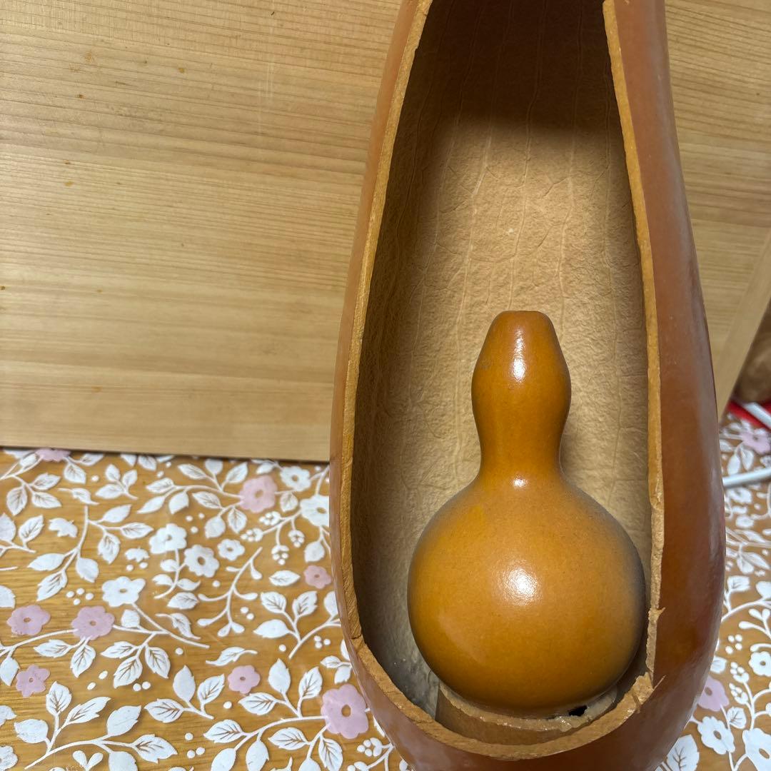 木製ひょうたん型楽器とボール