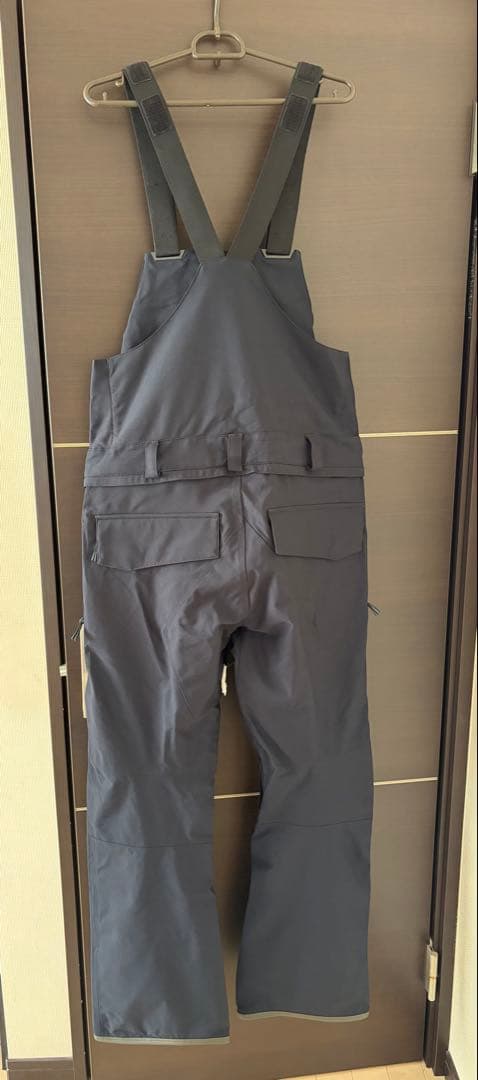 ★新品★ 22-23 VOLCOM ビブパンツ　Mサイズ　ブラック