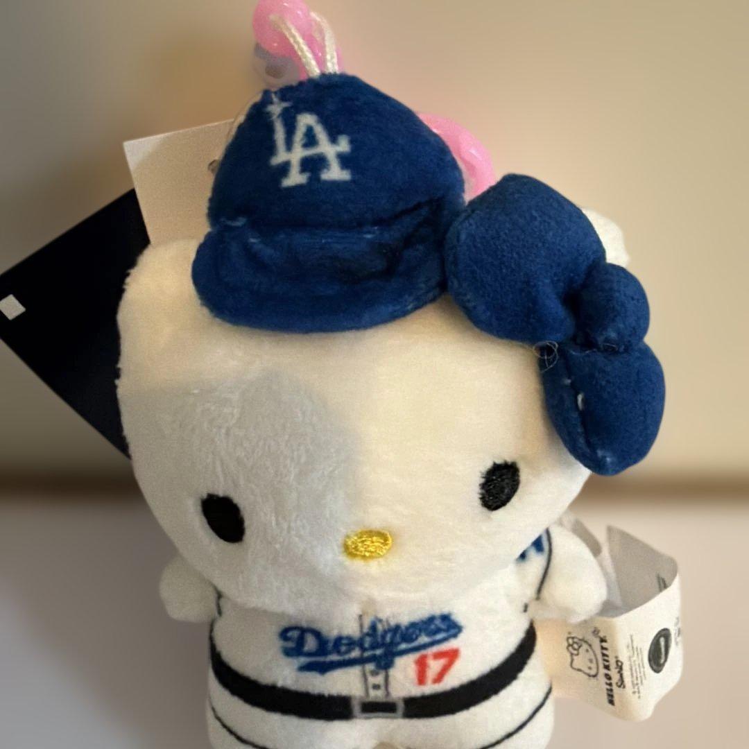 希少 レア Hello Kitty キーホルダー ドジャース 17番 大谷翔平