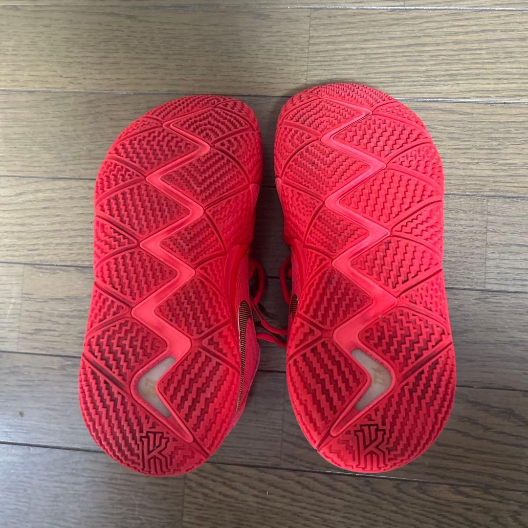 超希少Nike Kyrie 4 \"Red Carpet\"