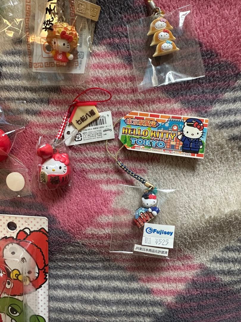 バ*ー様 ハローキティ 限定ストラップセット