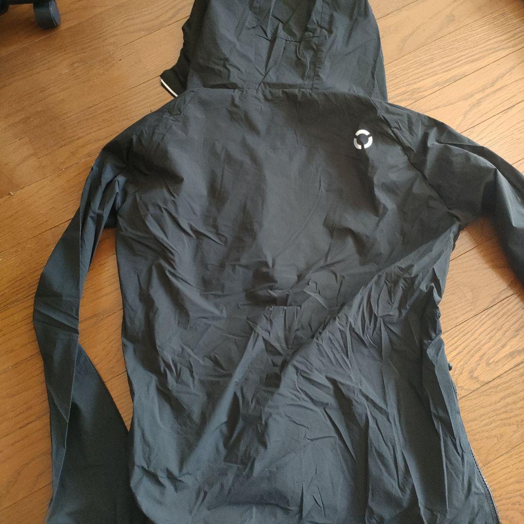 DESCENTE フルジップ ブラックランニングジャケット　Sサイズ