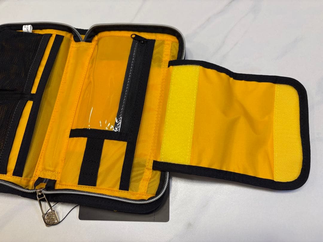 【新品】レザレクション　カート マルチポーチ