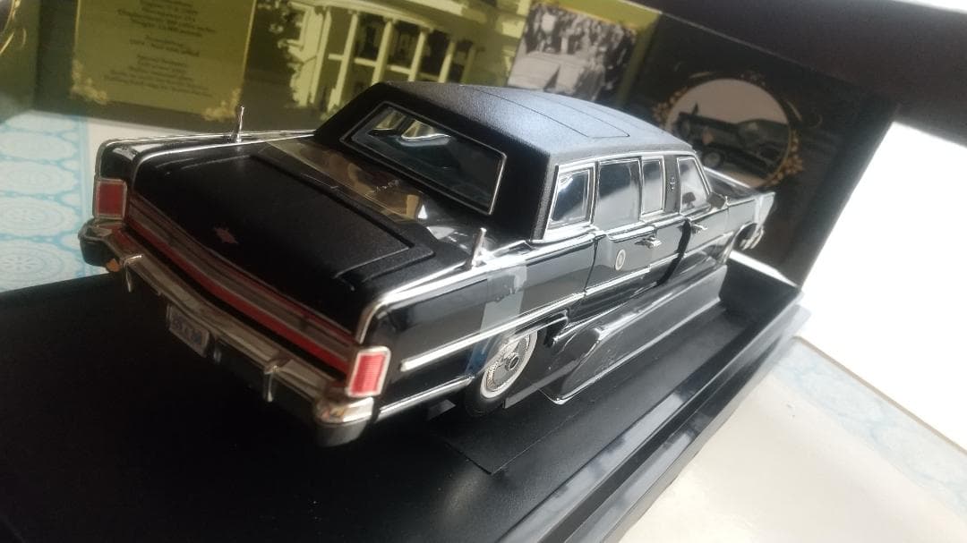 ミニカー 1972 Lincoln Continental Reagan Car 1:24