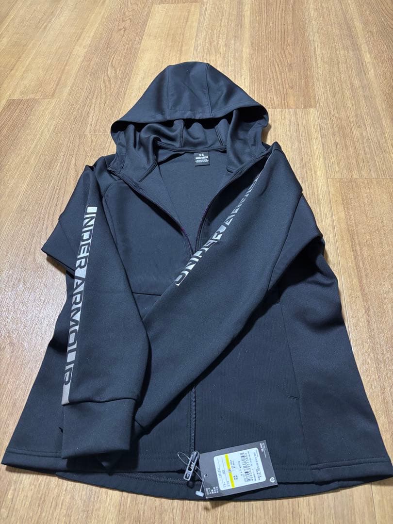 UNDER ARMOUR フード付きジャケット ブラック 新品、軽い、着やすい
