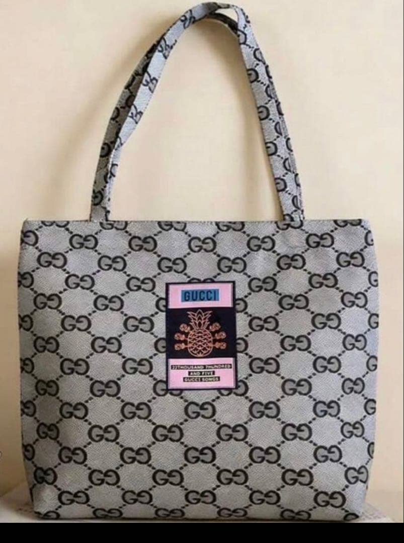 GUCCIロゴキャンバストートバッグ ノベル ティー