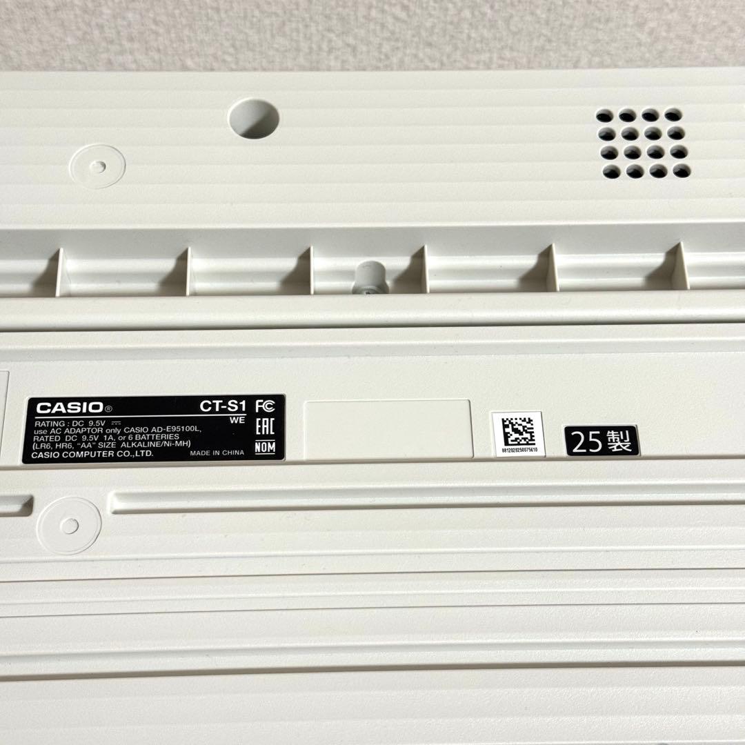 25年製 カシオ CASIO キーボード 61鍵盤 CT-S1 WE