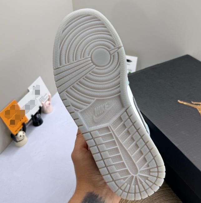 Nike Air Jordan 1 Mid 青/白 27cm