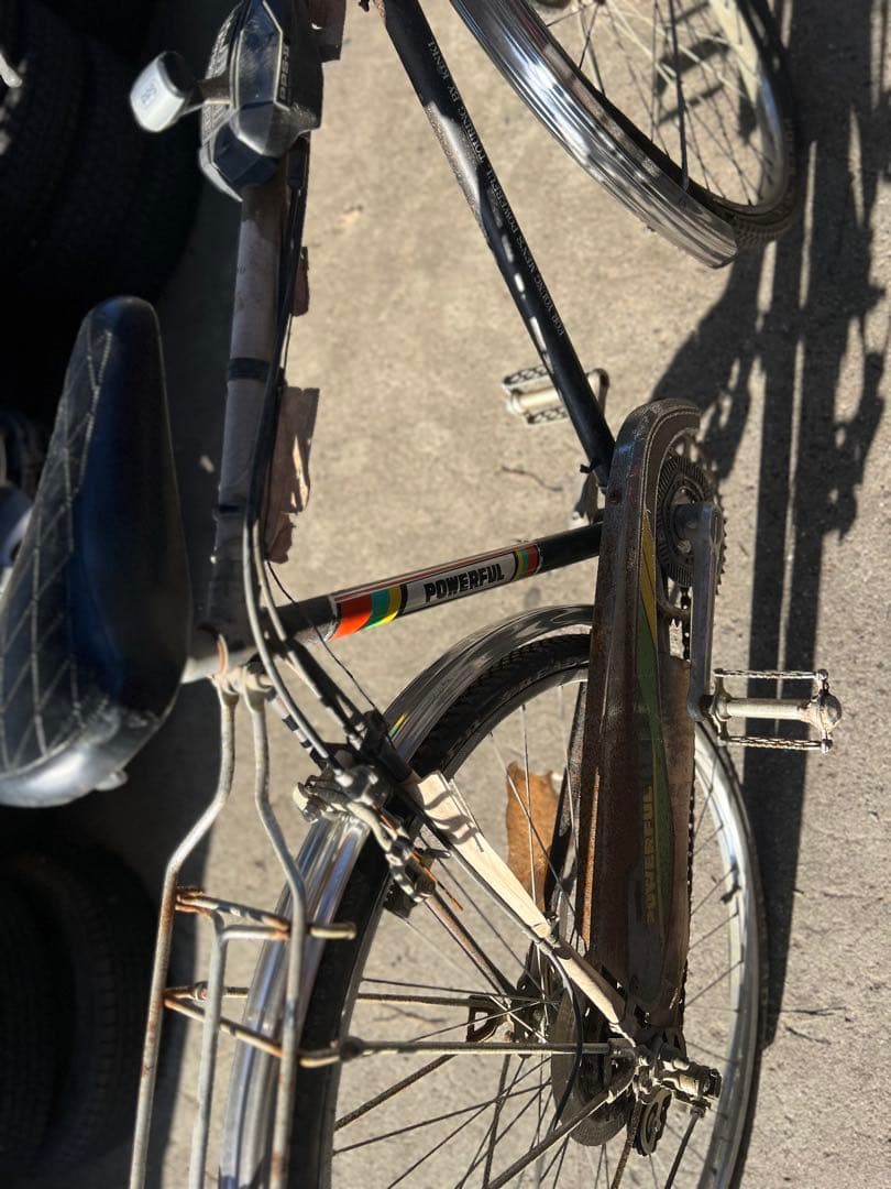キンキパワフル自転車です。使用や保管による傷、汚れ、サビが多少あります。
