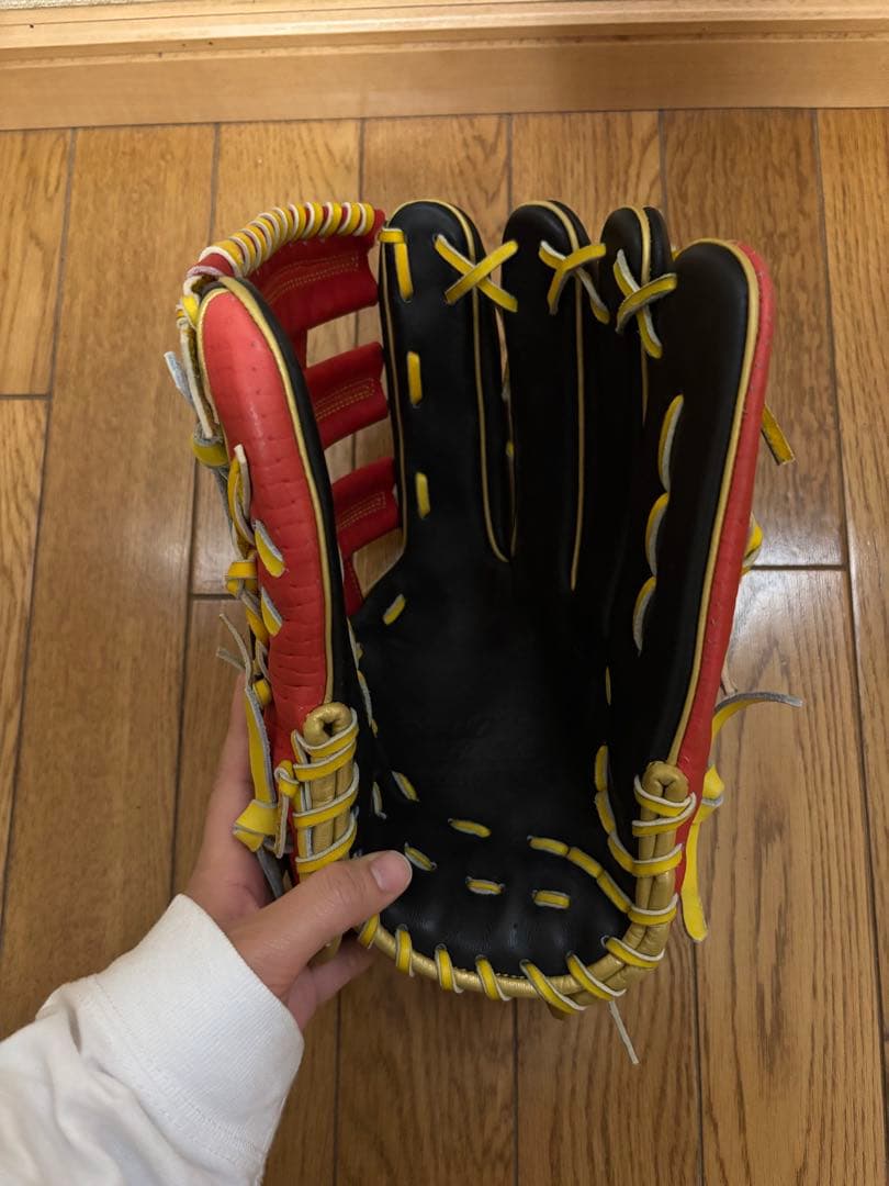 World Pegasus 軟式野球グローブ 黒赤 トクさんコラボ 右手外野手用